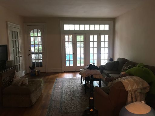 Large 2 Bedroom Apt. – photo 1