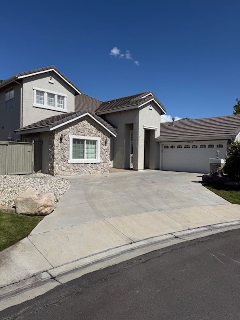 Reno House: 10665 Blue Moon Court