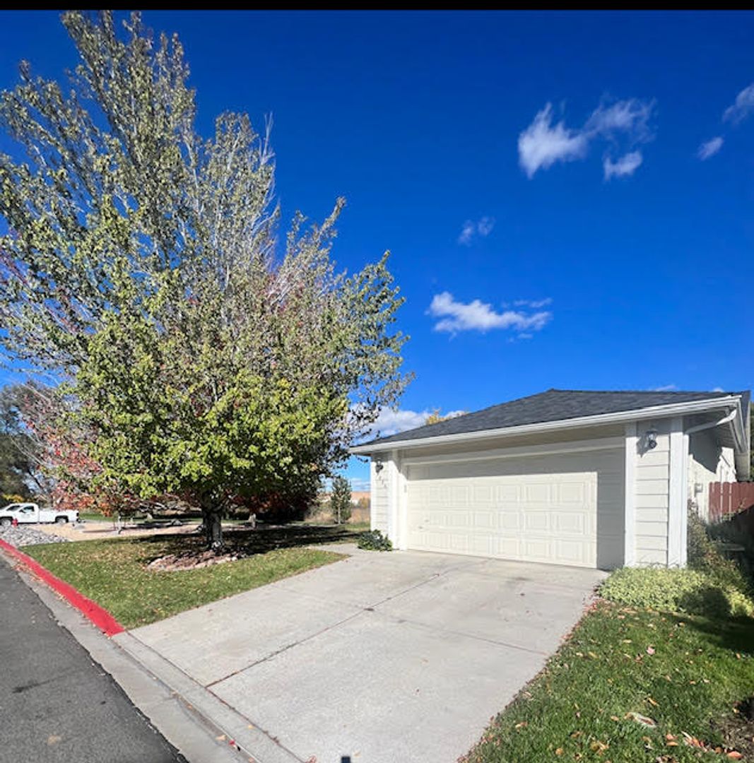Reno House: 7600 Water View Way