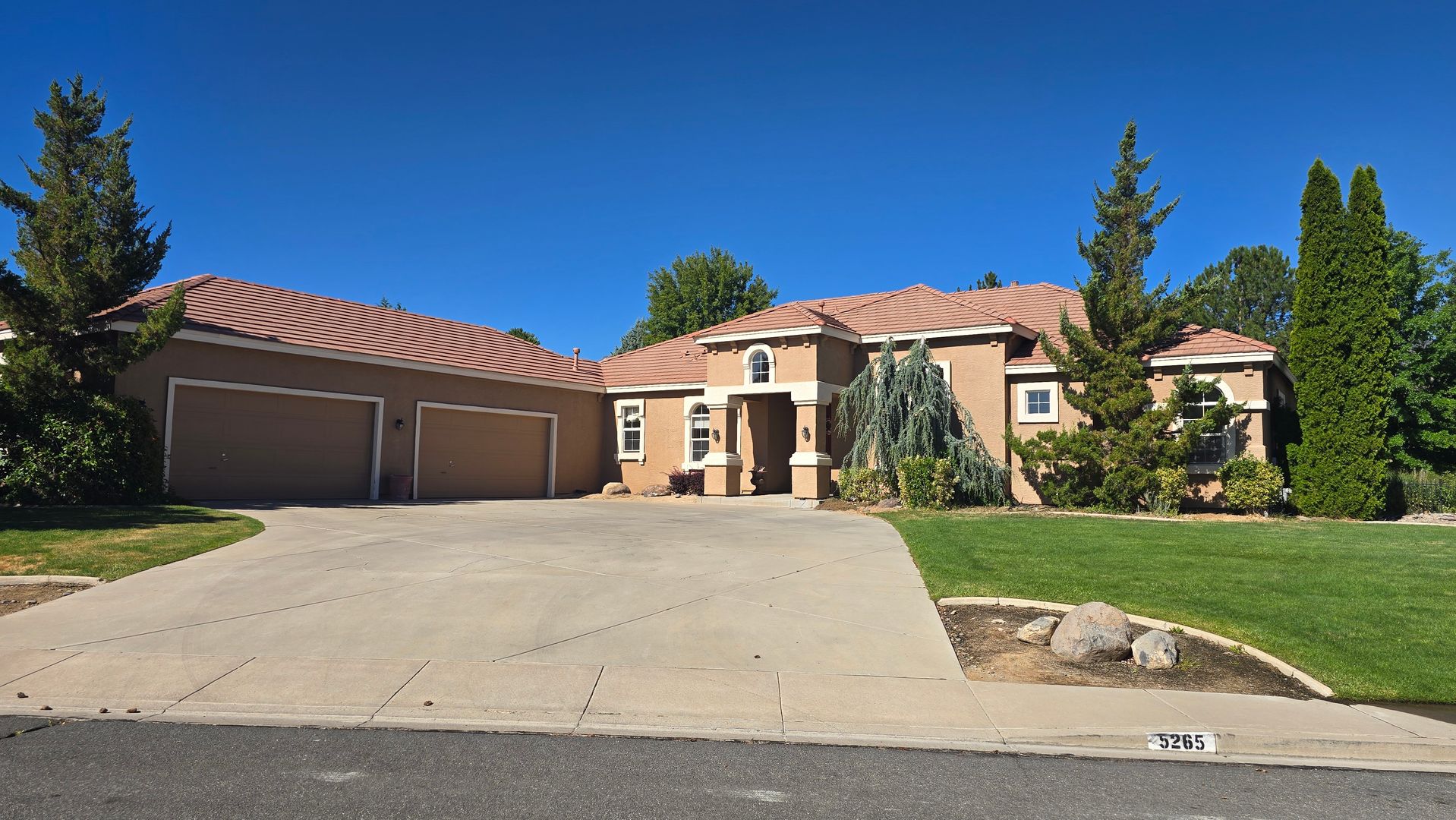 Reno House: 5265 N Elk River Road