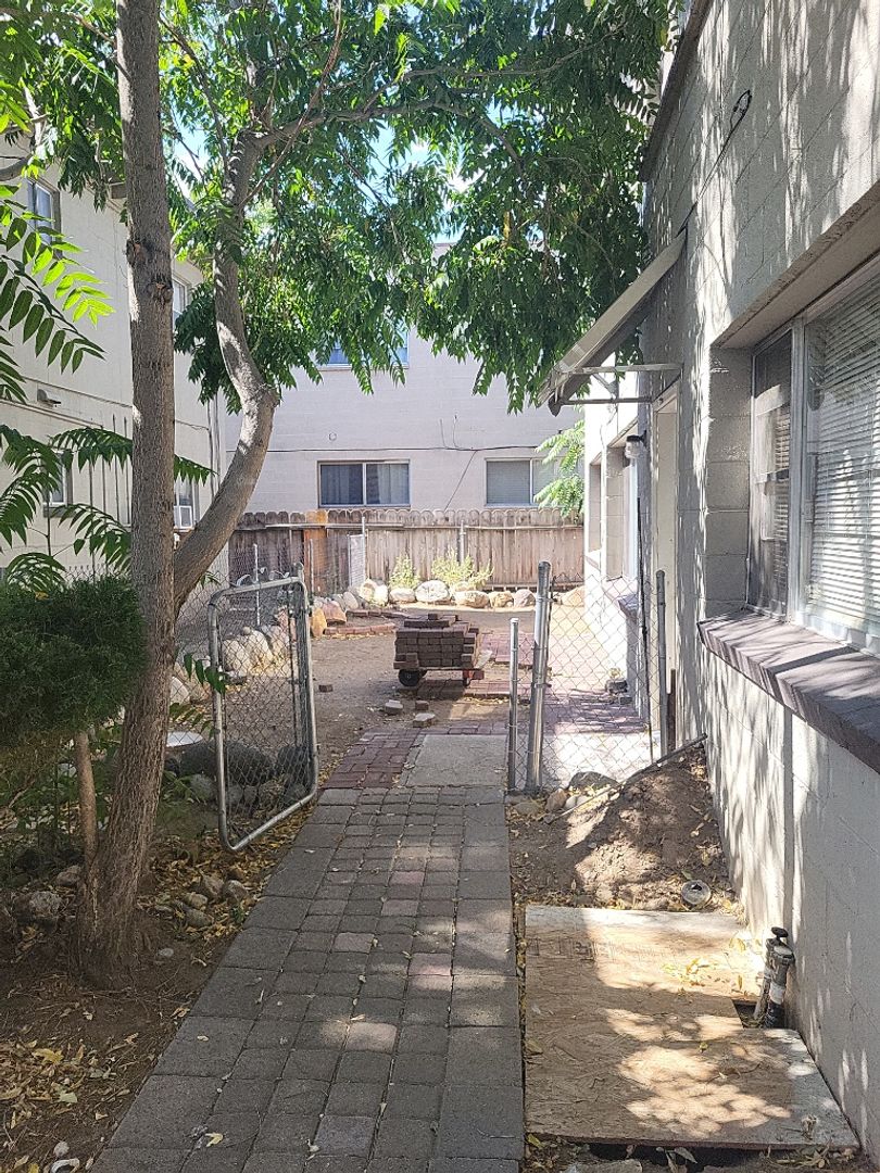 Reno Apartment: 913 Willow Street