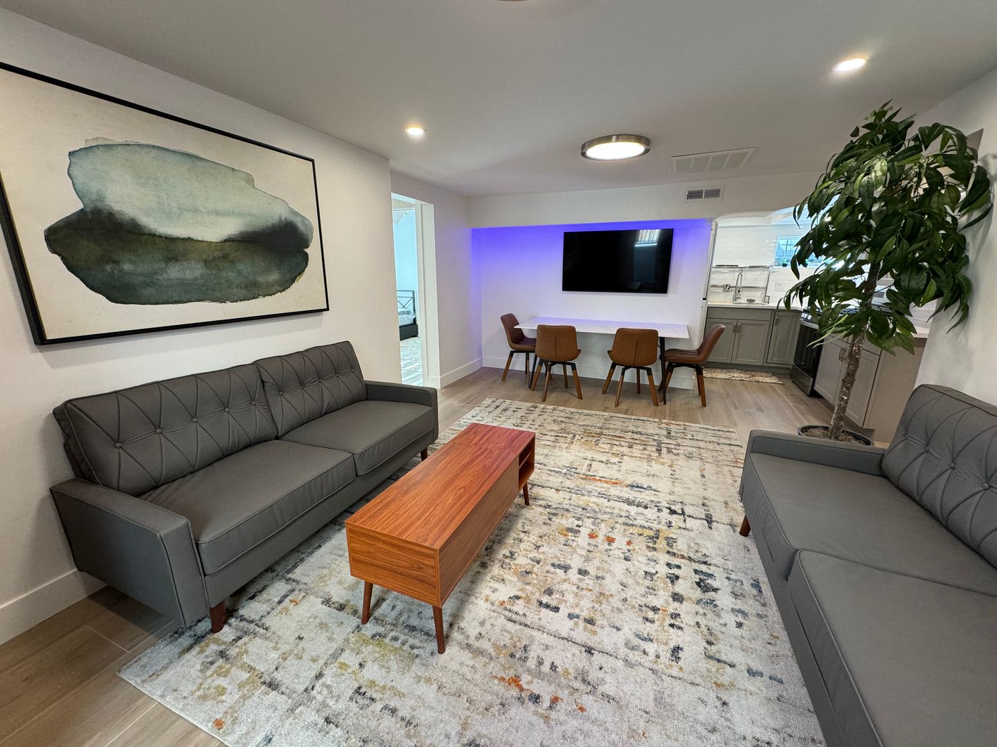 Reno Apartment: 468 -470 Claremont Street