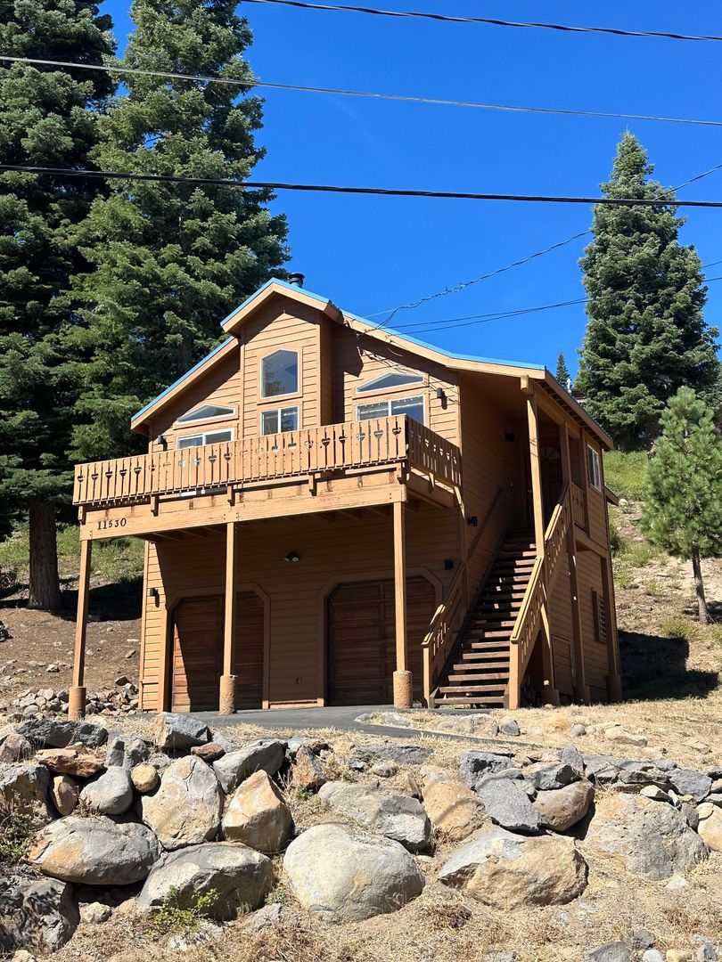 Truckee House: 11530 Rhineland Ave