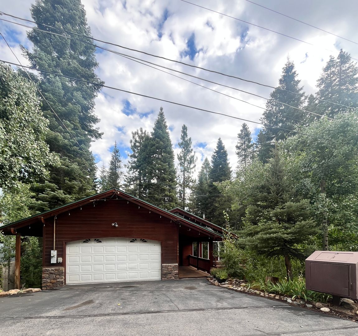 Truckee House: 10694 Laurelwood Drive