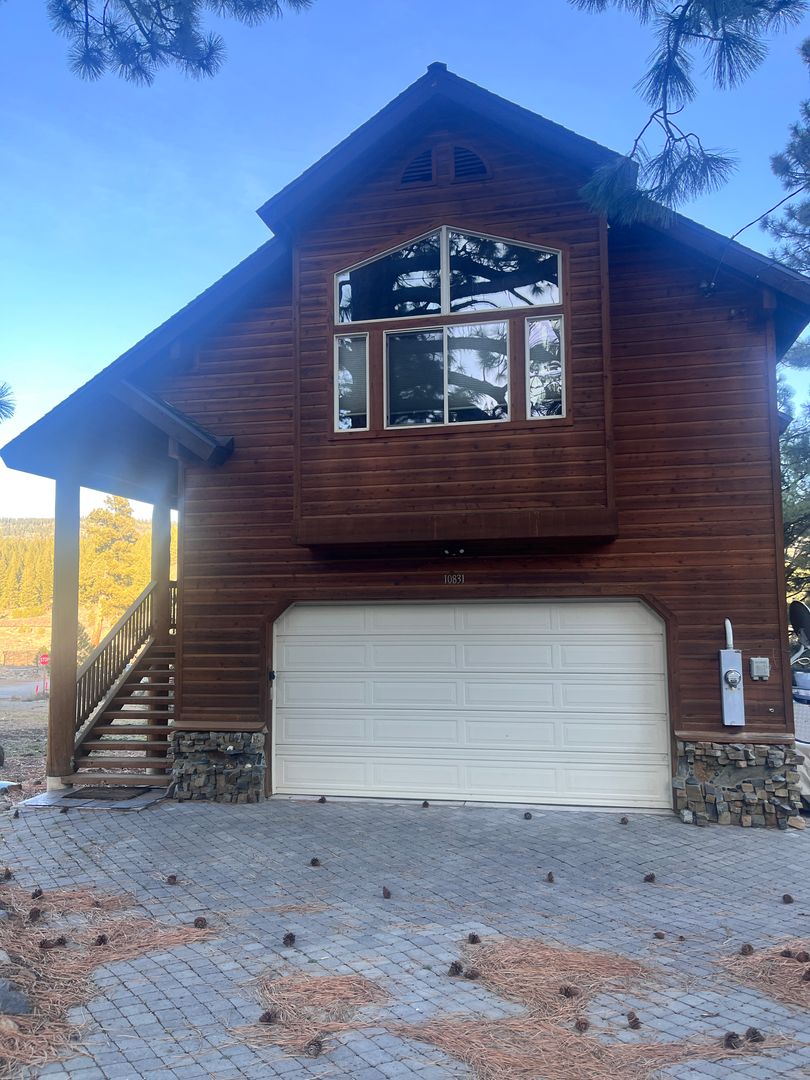 Truckee House: 10831 Floriston Avenue