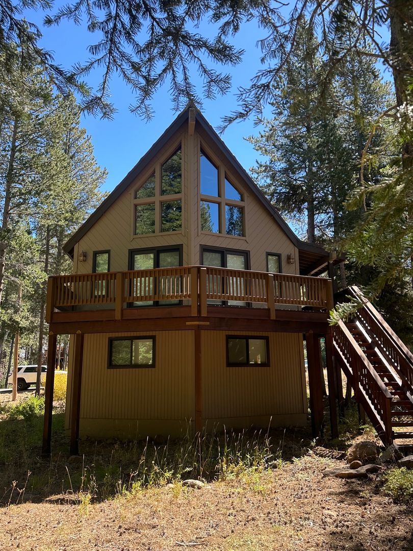 Truckee House: 11368 Lucerne Ln,