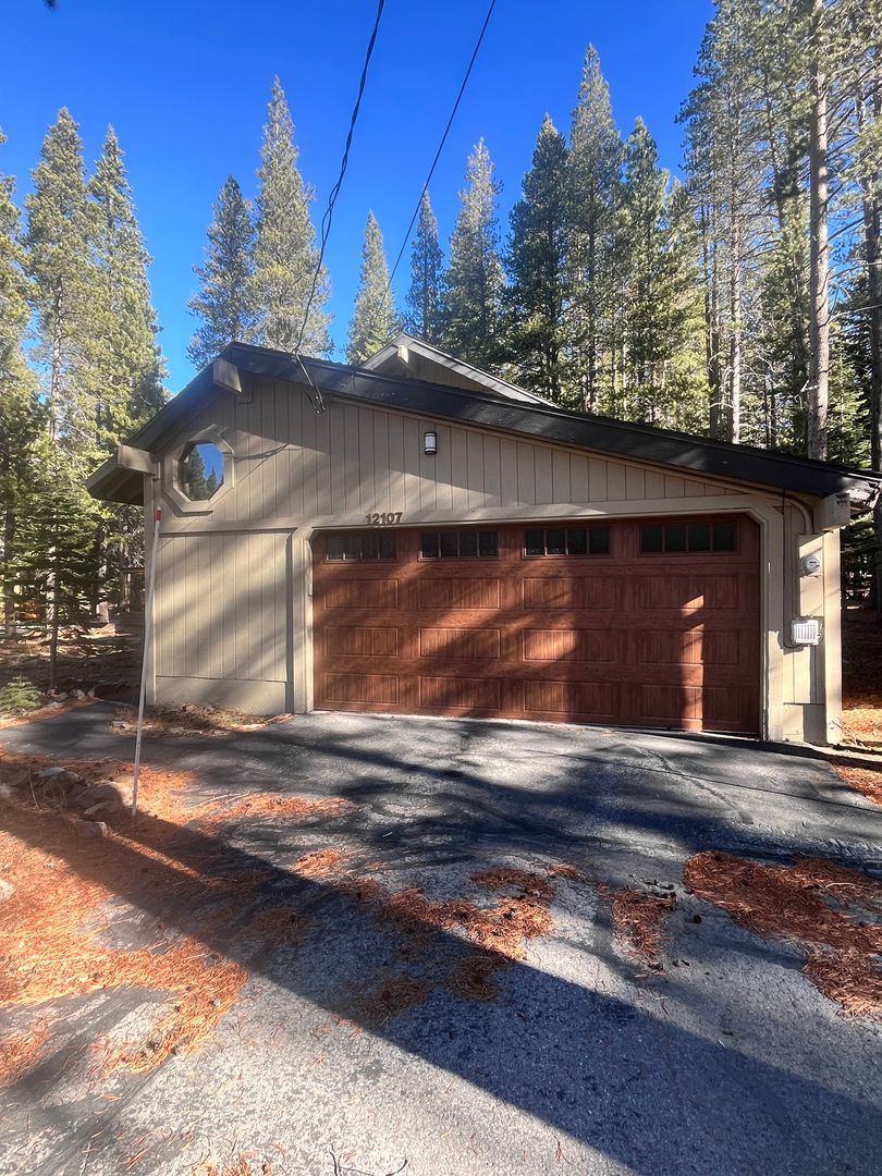 Truckee House: 12107 Oslo Drive