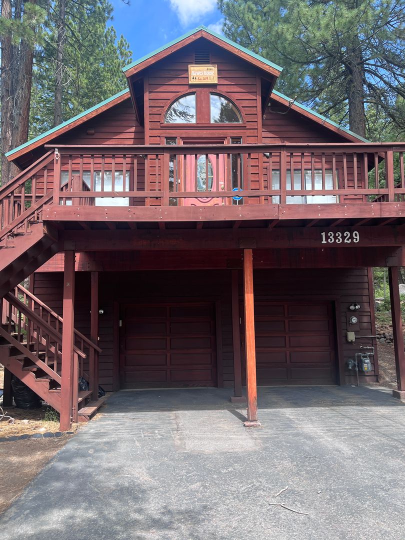 Truckee House: 13329 Hansel Avenue