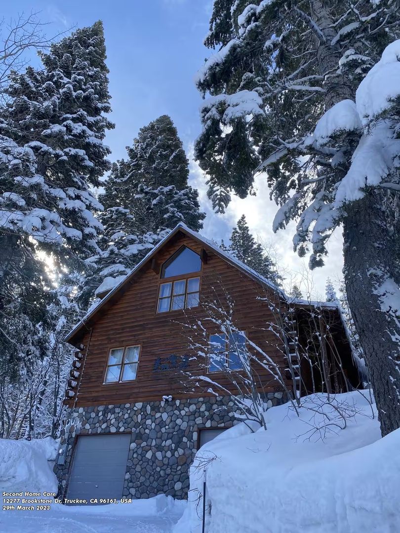 Truckee House: 12277 Brookstone Drive