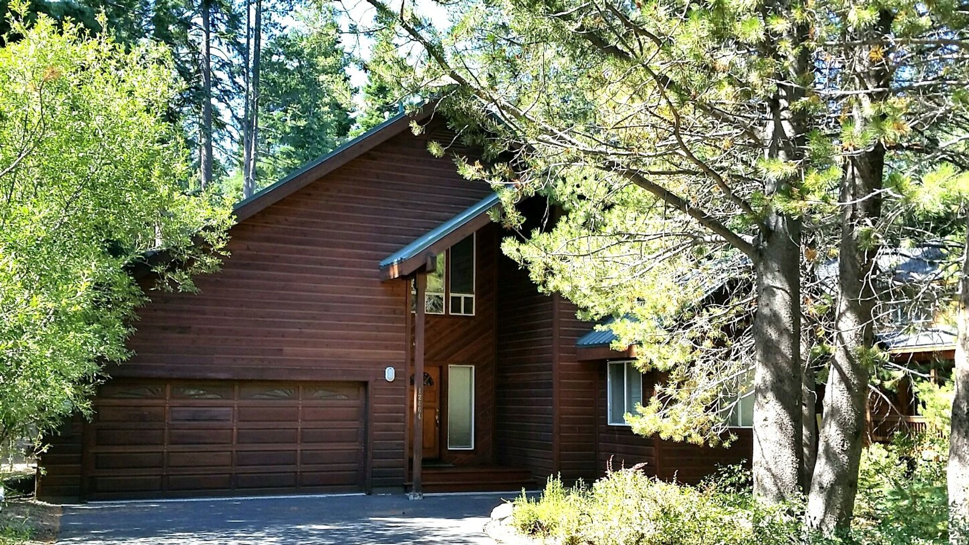 Truckee House: 12464 Greenleaf Way
