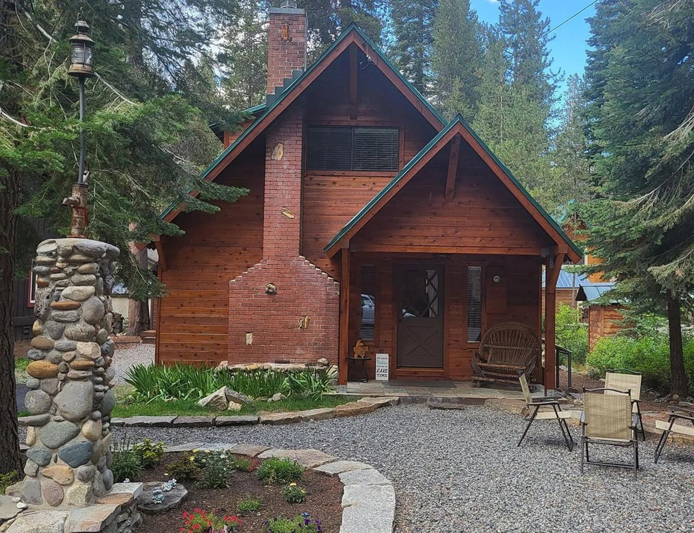 Truckee House: 15698 Spruce St