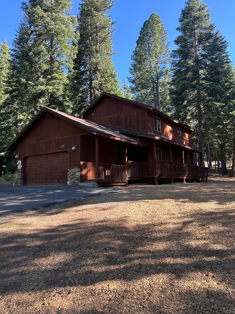 Truckee House: 12358 GREENWOOD DR