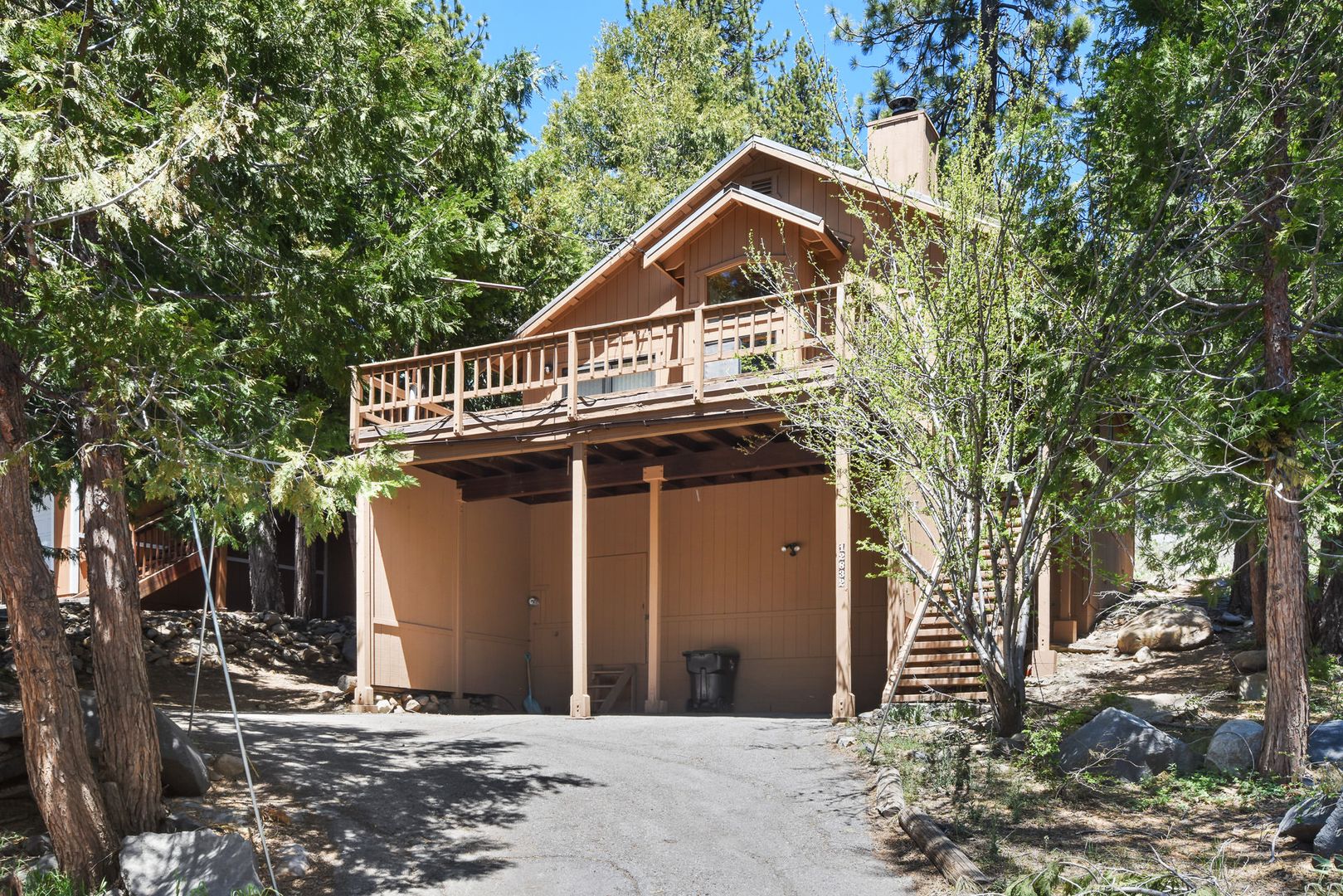 Truckee House: 12832 Palisade Street