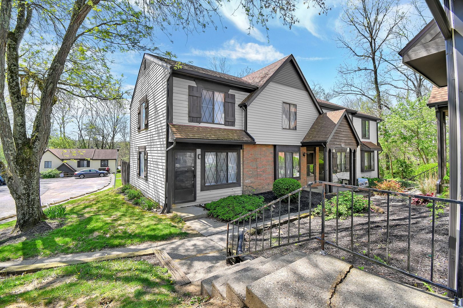 Newark Apartment: 1391 Country Side Drive