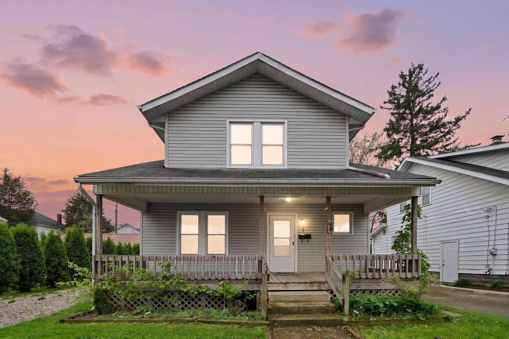 Newark House: 5 Cottage Street