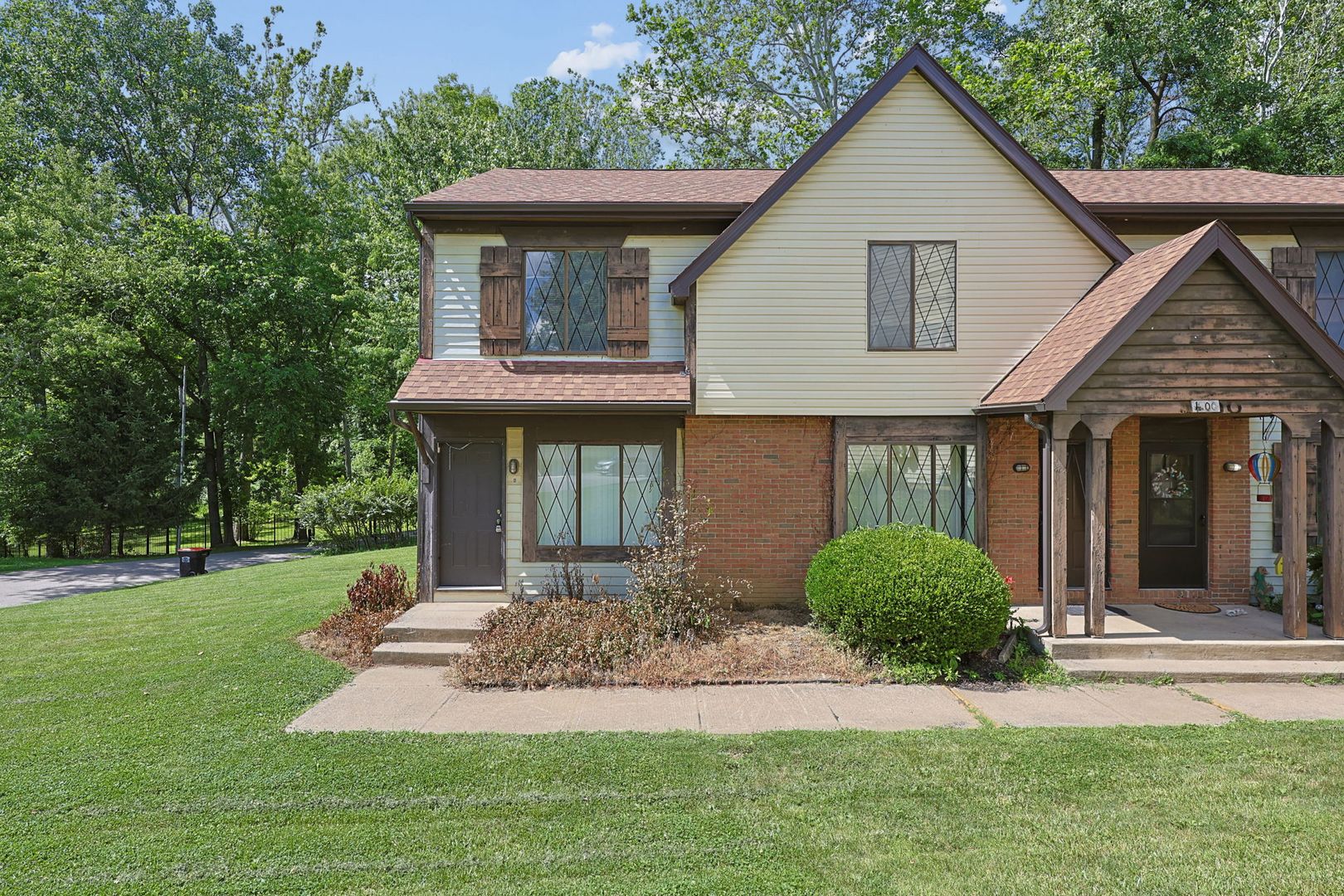 Newark Apartment: 1400 Country Side Drive