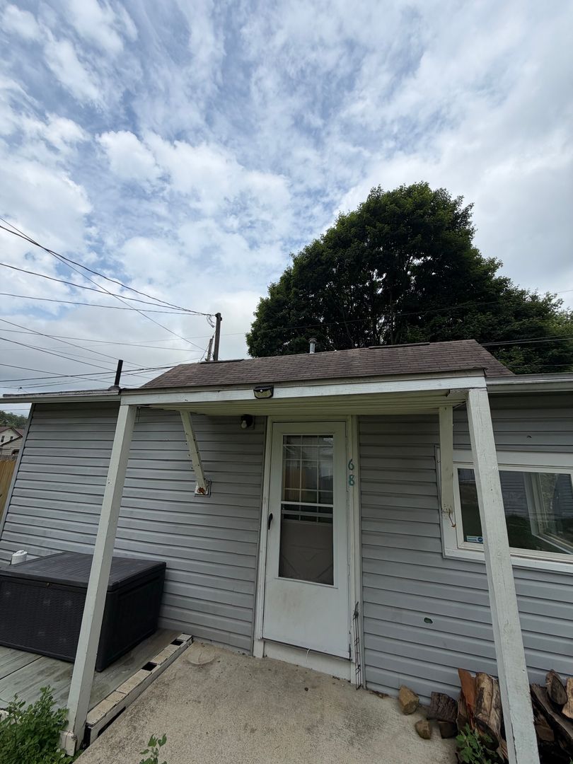 Newark Apartment: 68 Oakwood Avenue
