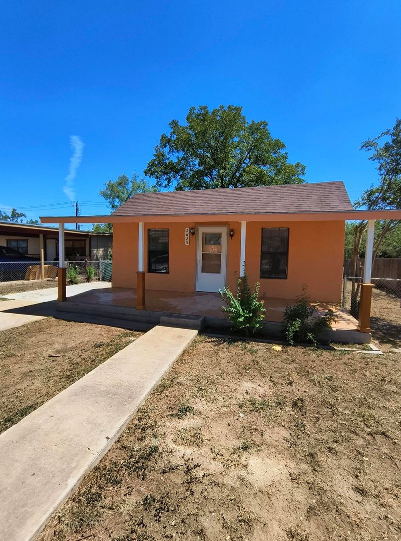 San Angelo House: 2625 Webster St