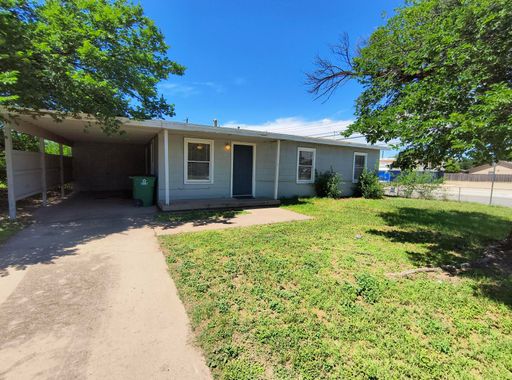 Remodeled 3-bedroom 1 bath home with large fenced in back yard! – photo 1