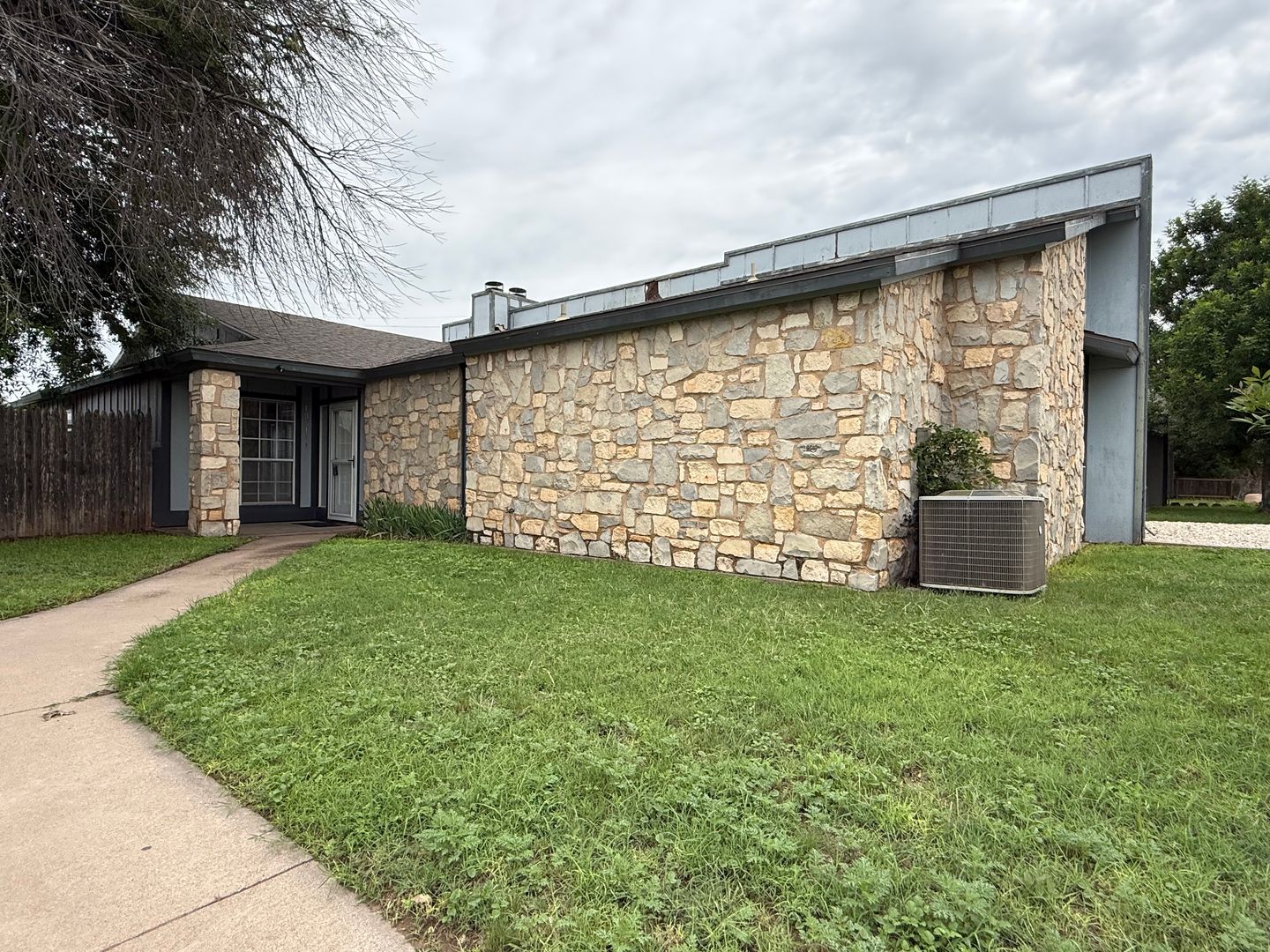 San Angelo House: 1001 Todd Lane