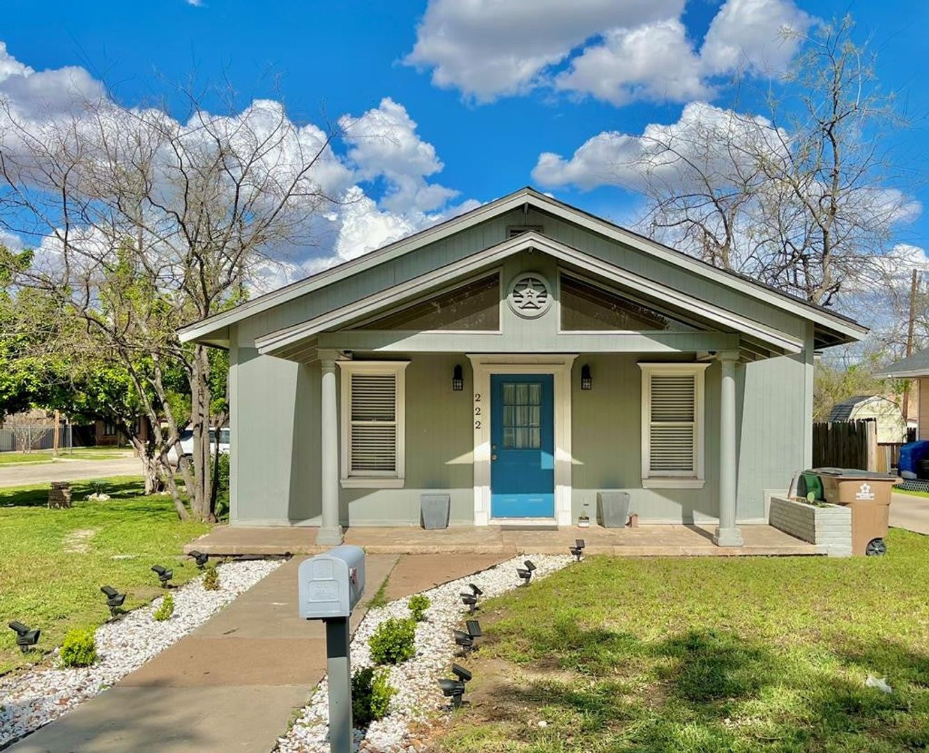 San Angelo House: 222 N Madison St