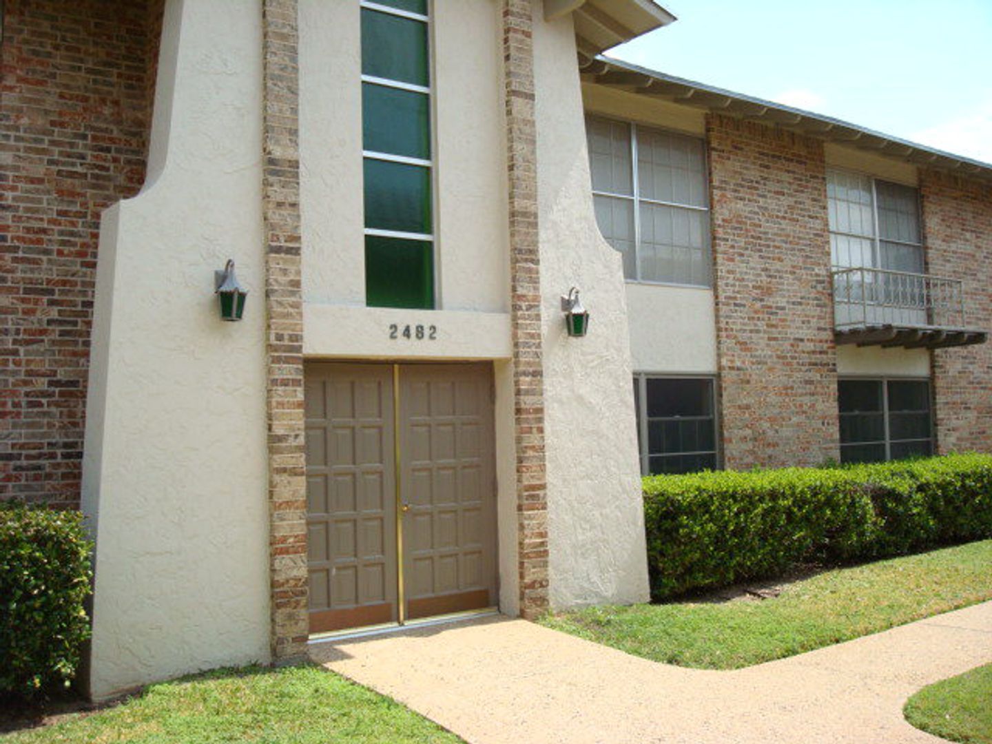 San Angelo House: 2482 University Ave