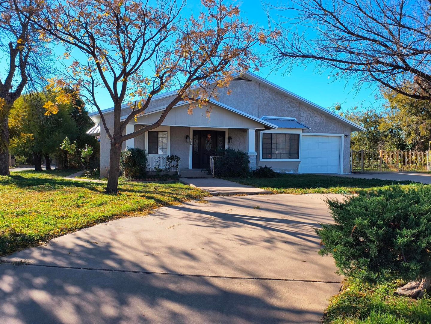 San Angelo House: 733 E Harris Ave