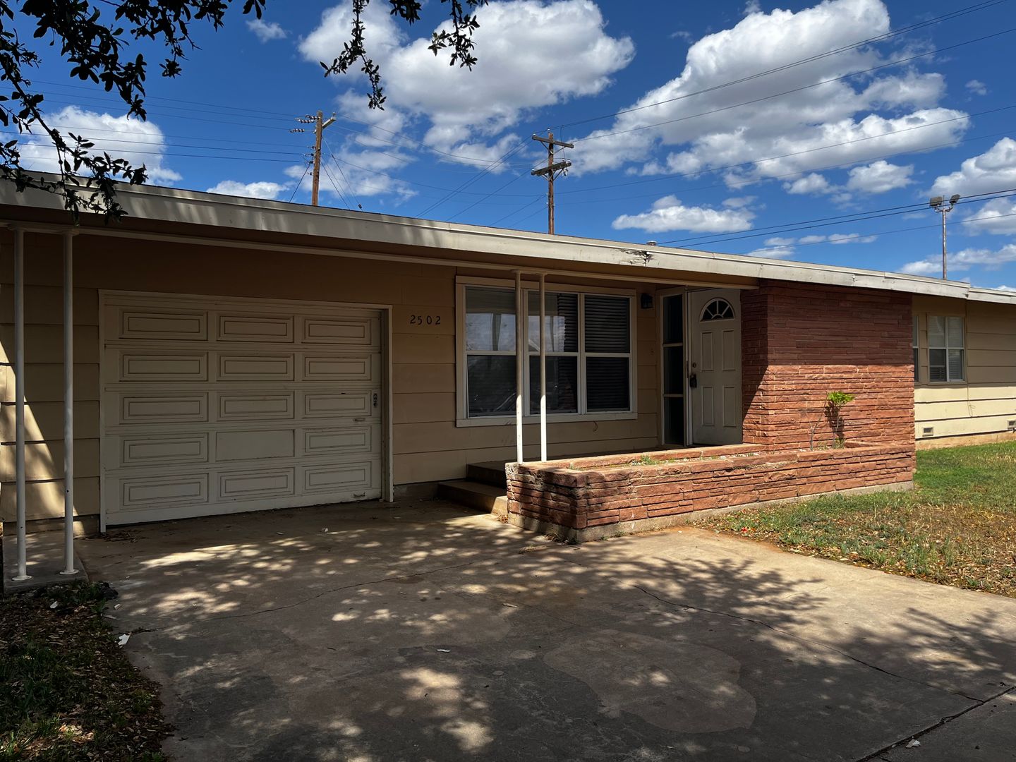 San Angelo House: 2502 Rice Ave