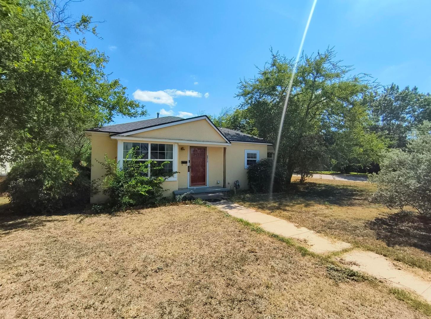 Cute and SPACIOUS 3 bedroom, 2 bath home with fenced in backyard AVAILABLE NOW!
