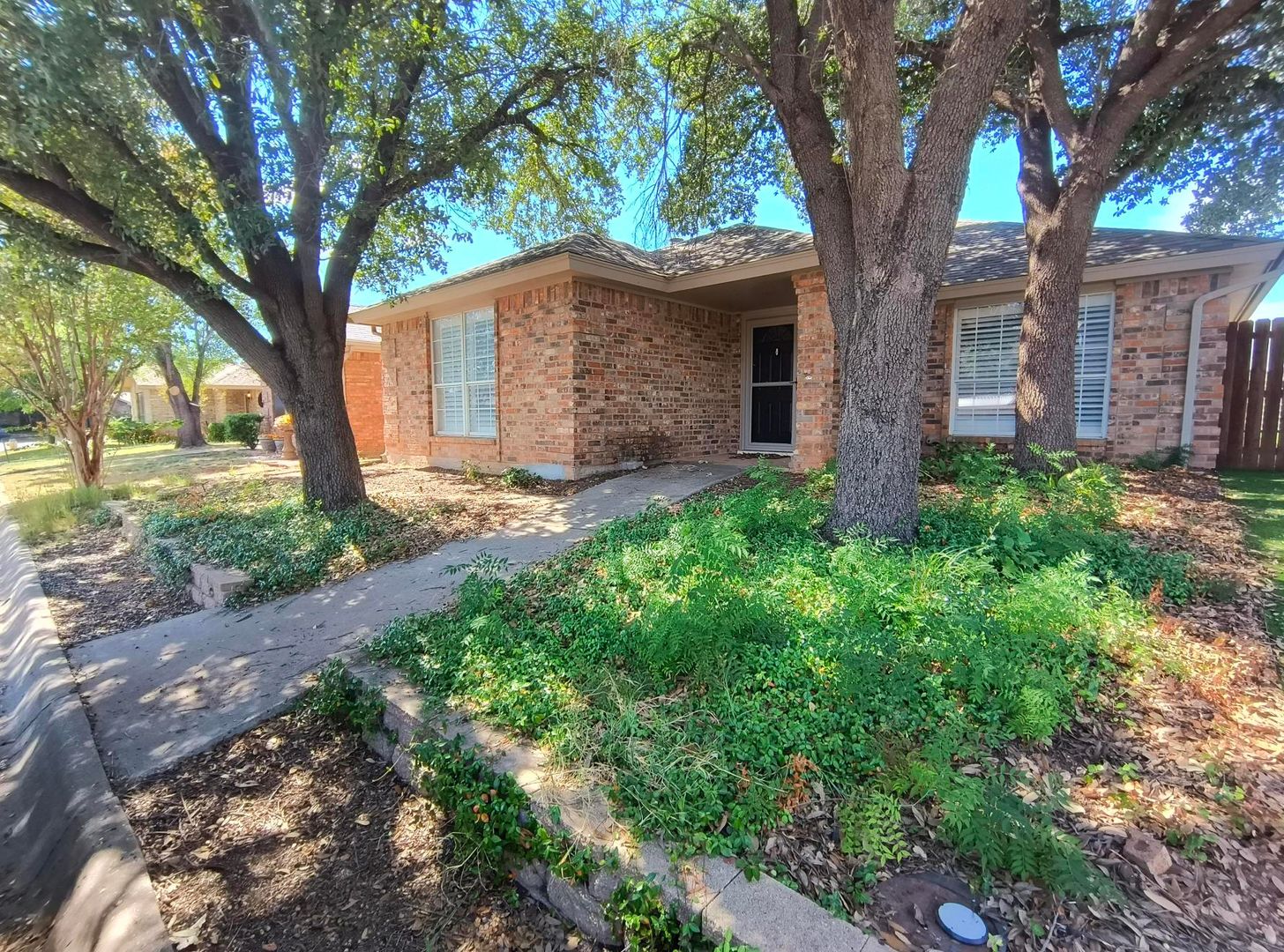San Angelo House: 4553 Shingle Oak