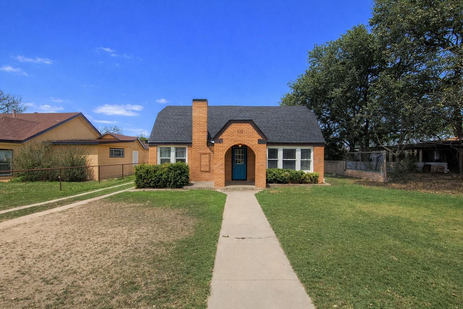 San Angelo House: 2425 Waco