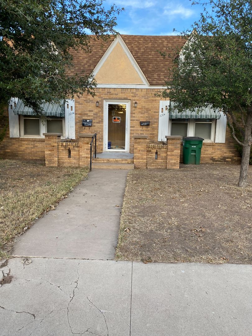 San Angelo House: 104 N. Jefferson