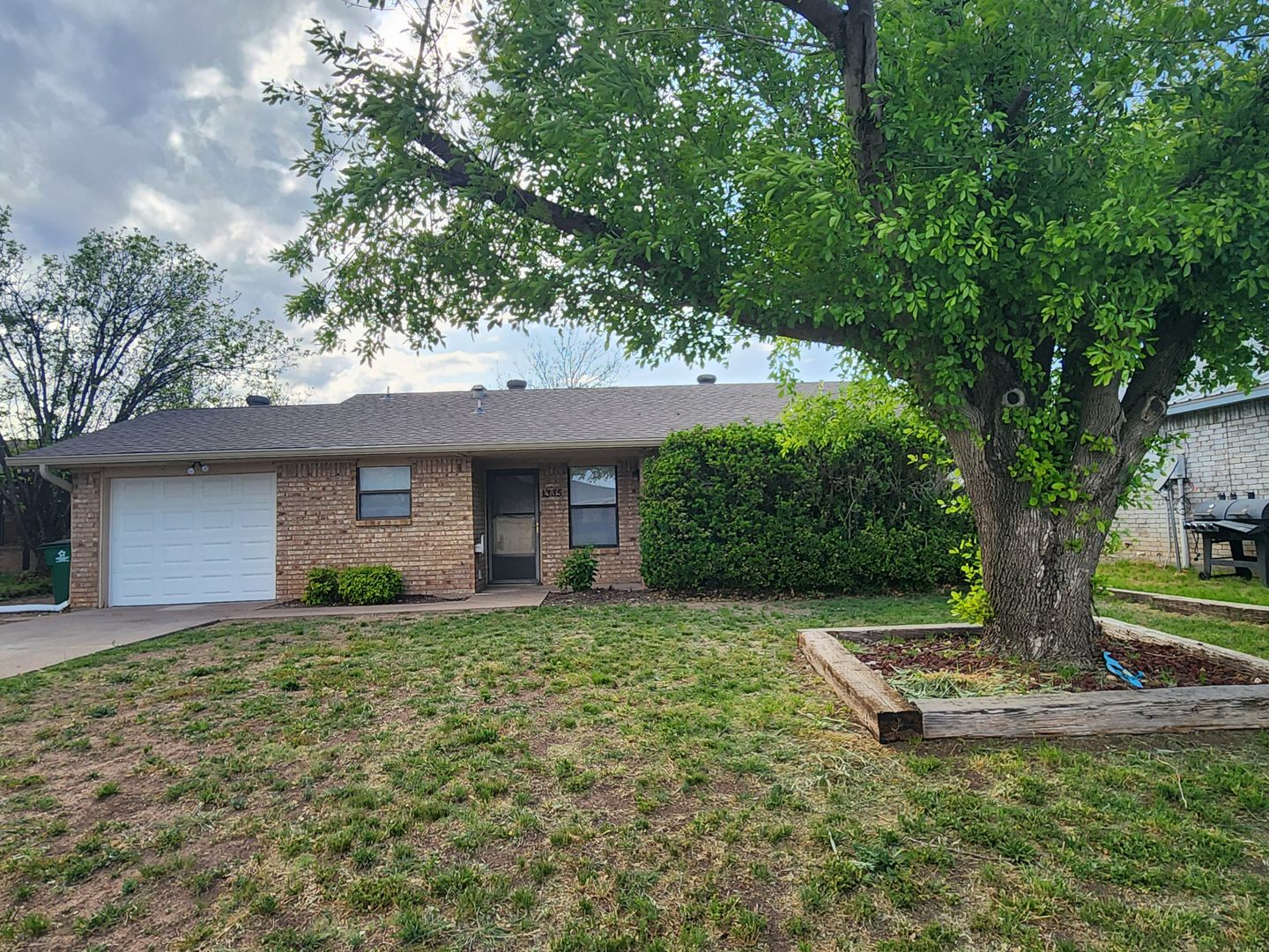 San Angelo House: 1335 Gordon Blvd