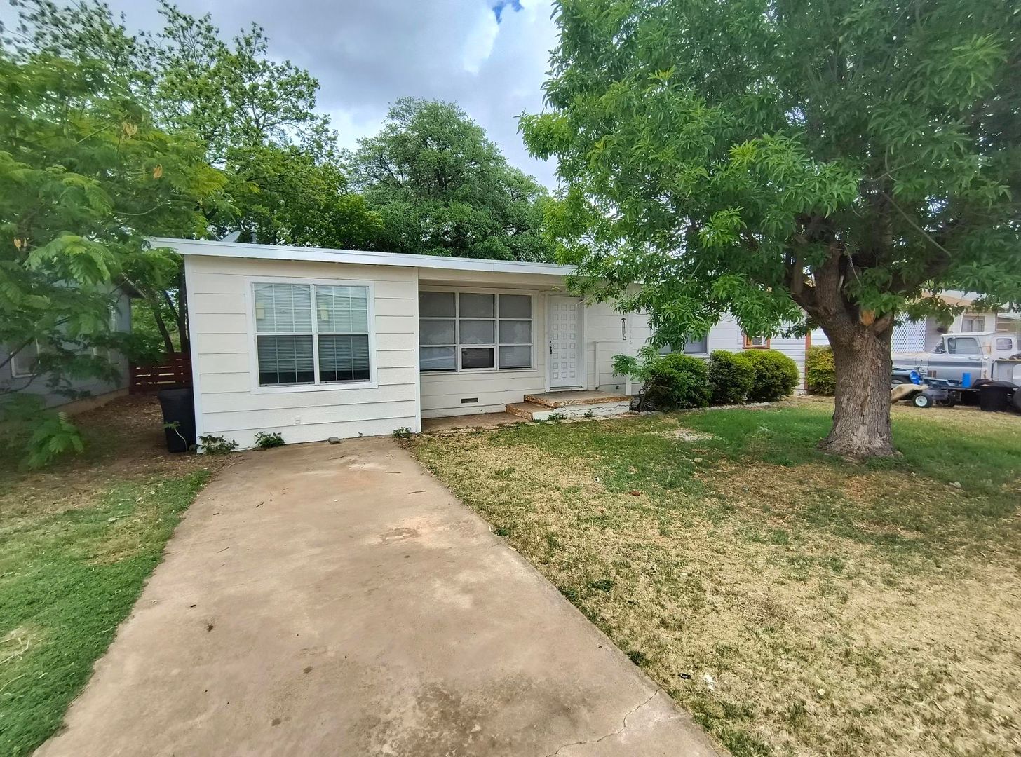 San Angelo House: 2430 Rio Grande St