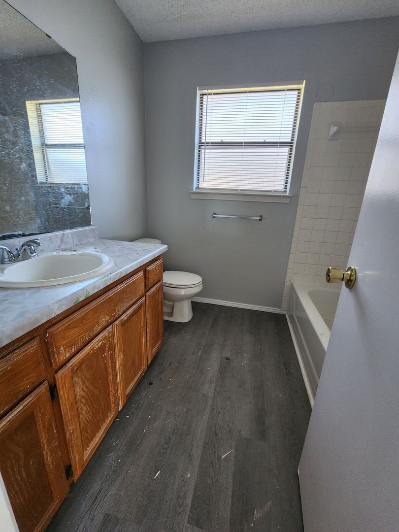 San Angelo House: 125 Crestwood Dr