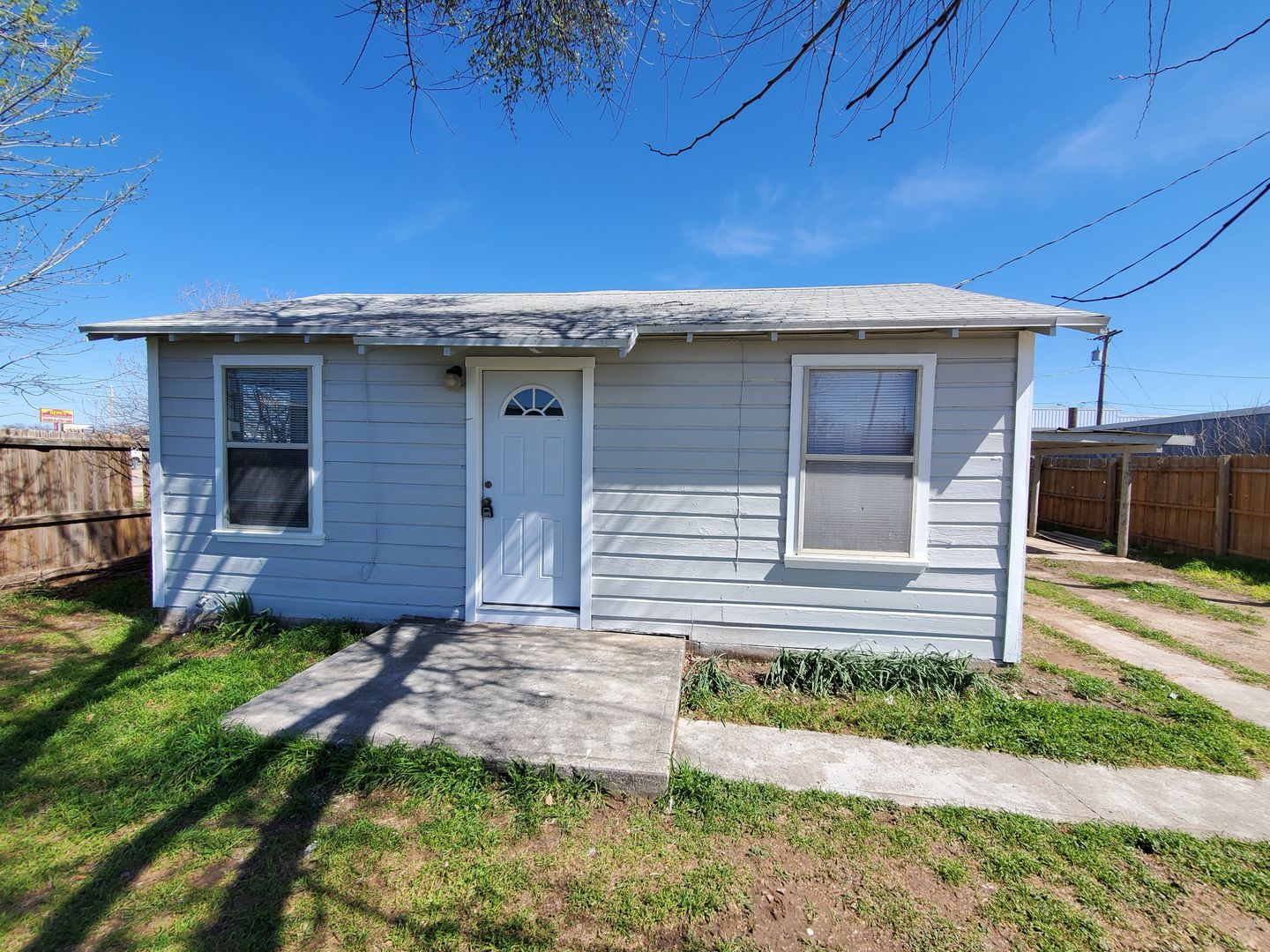 San Angelo House: 2114 La Cruz