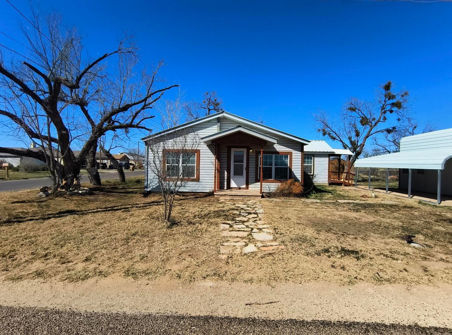 San Angelo House: 402 E 49th Street