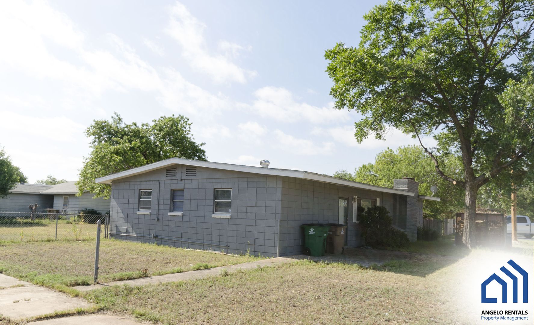 San Angelo House: 4422 Bowie St.