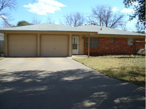 Welcome Home to Comfortable Living in Sherwood Terrace Addition AVAILABLE NOW! – photo 1