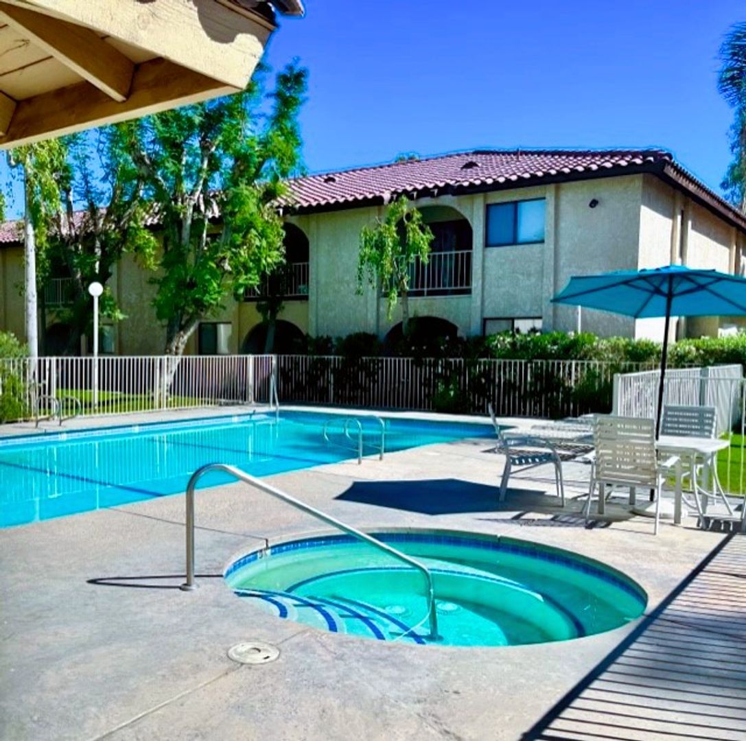 Bermuda Dunes Apartment: 42780 Washington Street