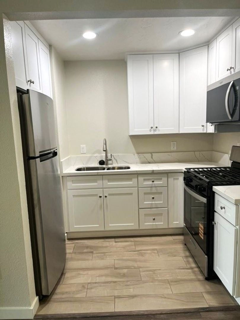 Riverside Apartment: Shady View Apartments