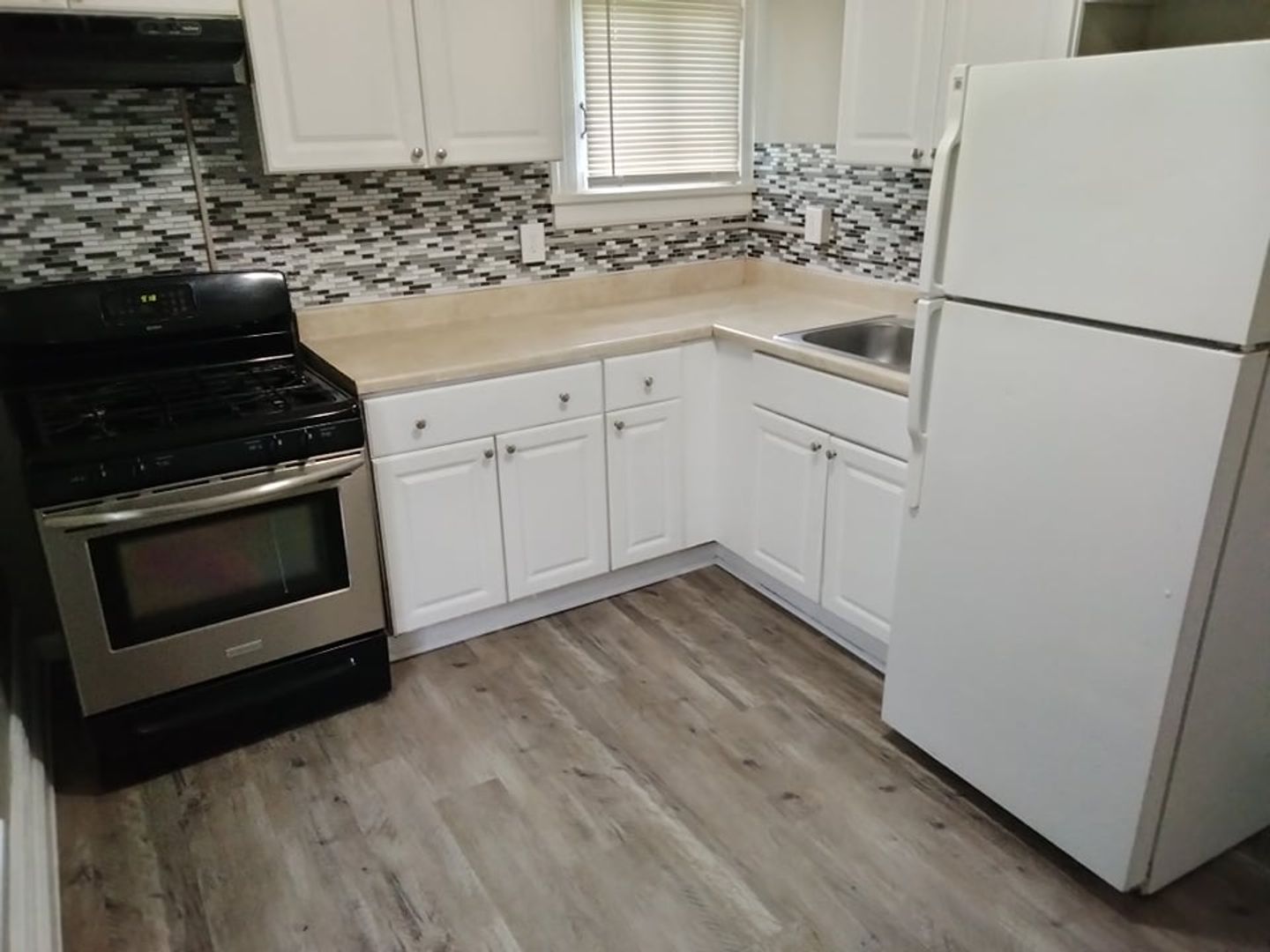 Rochester Apartment: 391-393 Flower City Park