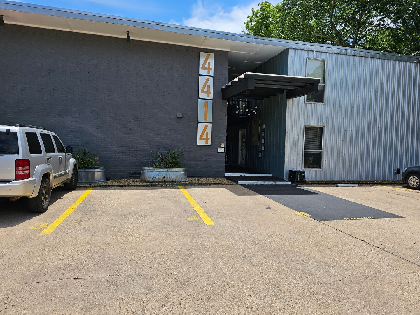 Dallas Apartment: 4414 Worth Street