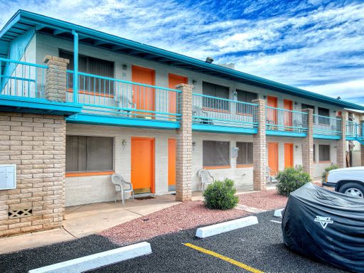 AMAZING UPPER REMODELED*1BD*1BA*NEW FLOORING*STAINLESS STEEL APPLIANCES*CENTRAL AIR/HEAT*PARKING*POOL* IN THE HEART OF TEMPE – photo 1