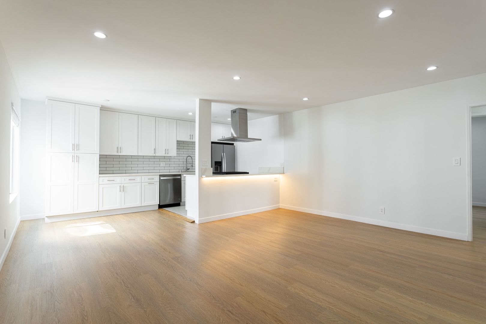 Santa Monica Apartment: 2309 5th St