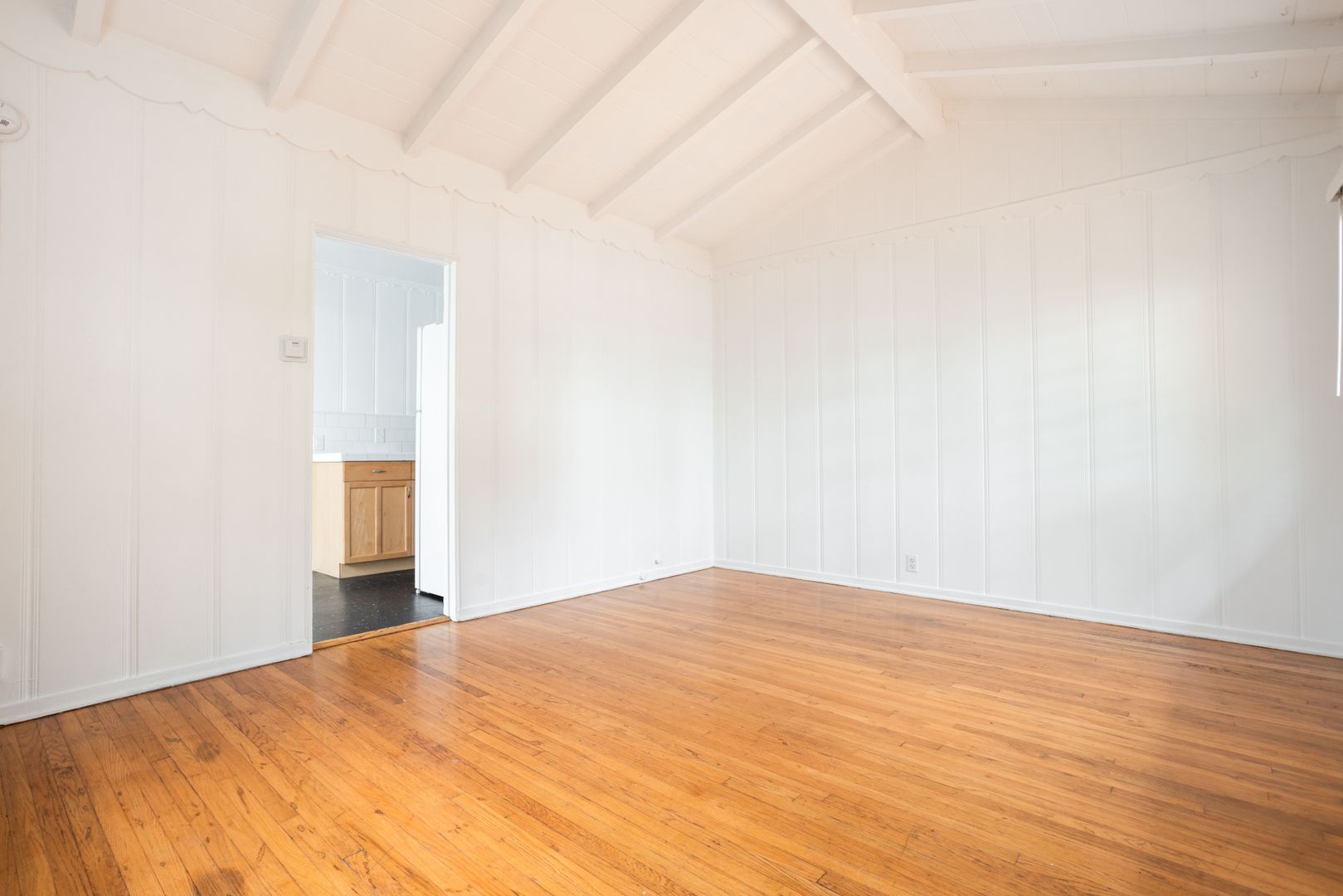 West Hollywood Apartment: 620 Huntley Drive