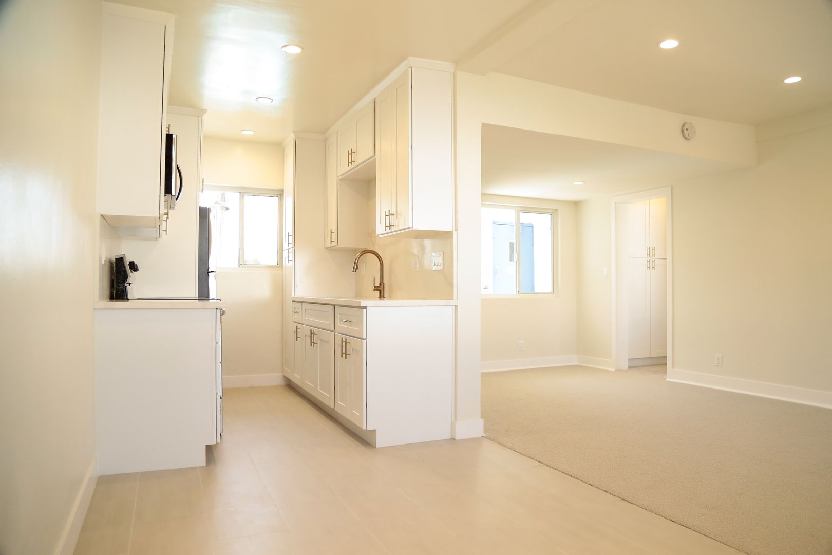 Santa Monica Apartment: 229 Bicknell Ave