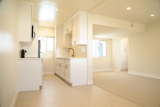 Steps From The Beach! Completely Renovated 1 Bed/1 Bath Apartment! – photo 1
