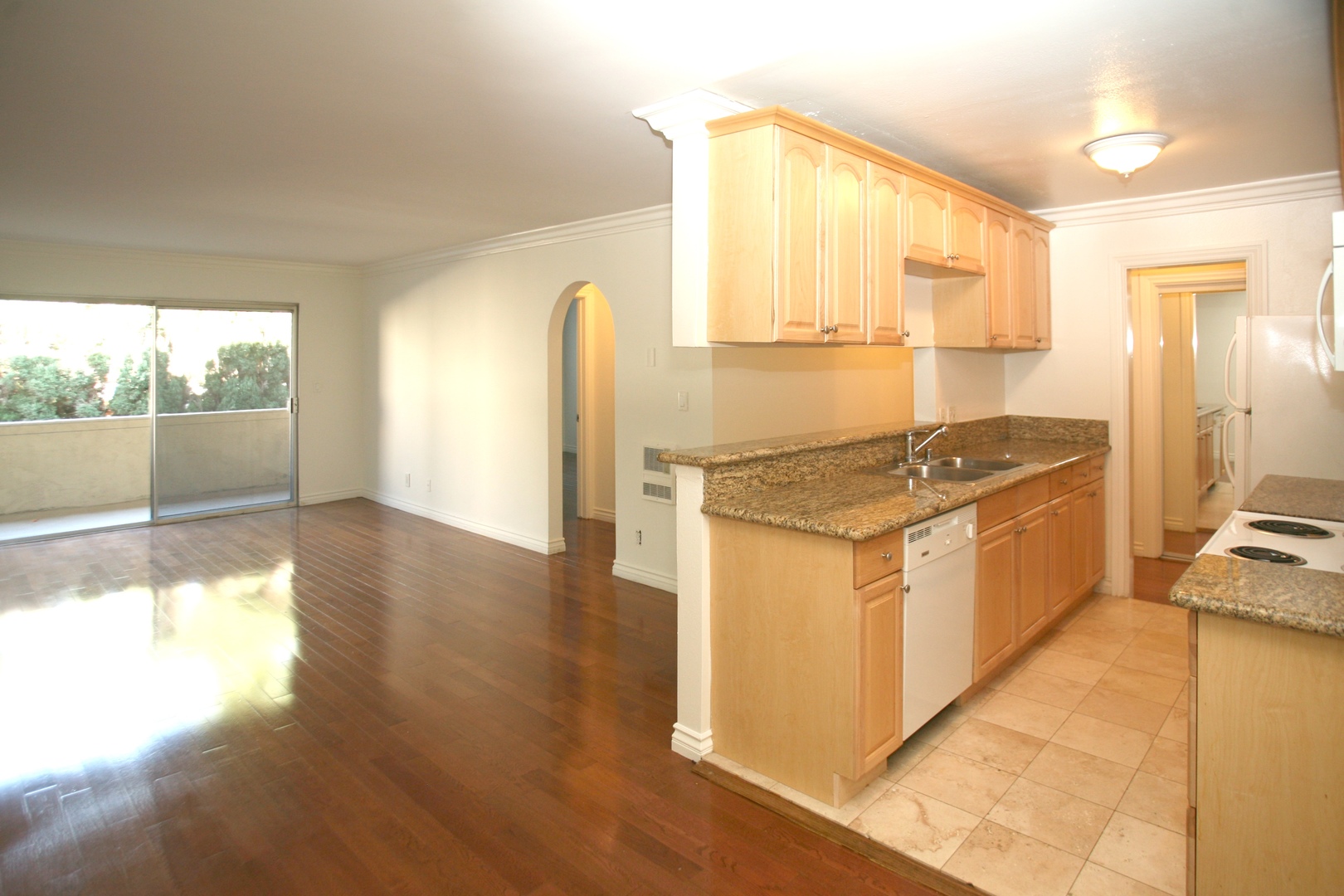 Santa Monica Apartment: 2616 5th St
