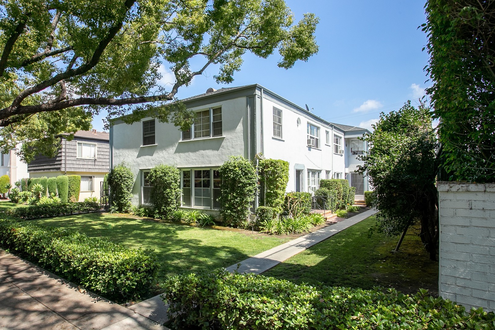Beverly Hills Apartment: 346 N Maple Drive